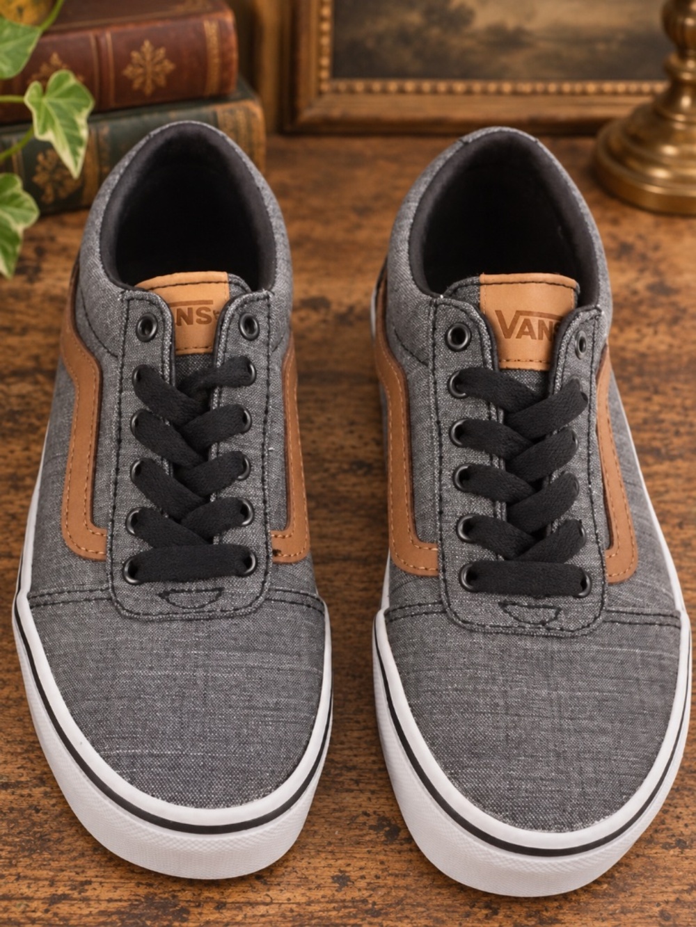VANS • Ward Sneakers Skate Shoes Includes Box